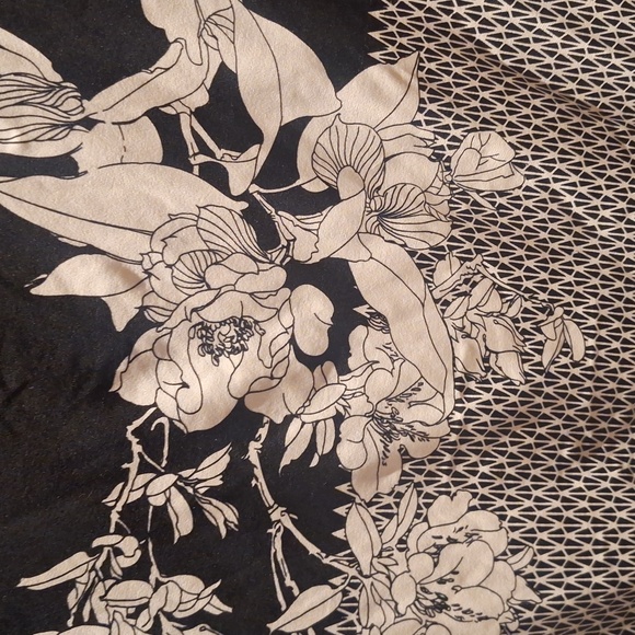 Sleeveless Blouse - Picture 4 of 4